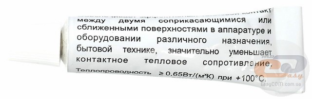 Термопрокладки Также в качестве посредника между теплоотдающим элементом и радиатором могут выступать термопрокладки. Традиционно они имеют меньшую теплопроводность по сравнению с термопастами. Но главная разница между ними все же заключается в способе применения. Главная задача термопасты – заполнить мелкие промежутки между поверхностями нагретого элемента и радиатора. То есть местами сохраняется непосредственный контакт, а остальная площадь покрыта лишь тончайшим слоем термоинтерфейса, и только там, где имеются некоторые неровности. Термопрокладки же полностью заполняют пространство между источником тепла и теплосъемником. Таким образом, эффективность термопрокладок по сравнению с термопастами невелика, но и применяются они чаще всего на не слишком горячих элементах: чипы памяти, контроллеры, элементы питания и т.п. Часто их можно встретить между радиатором и микросхемами памяти видеокарты, что вызвано особенностью формы или неплотными прилеганием охладителя. Сравнительно невысокую эффективность данных решений подтверждают и результаты тестирования, с которыми вы можете ознакомиться ниже. Ну а пока давайте поближе рассмотрим тестируемые термопрокладки. 68.jpg Akasa Thermal gap filter (AK-TT300-01/AK-TT300-02) Решения Akasa Thermal gap filter поставляются в картонной упаковке. Они доступны в двух вариантах: Akasa AK-TT300-01 и Akasa AK-TT300-02. 69.jpg 70.jpg Толщина прокладок Akasa AK-TT300-01 составляет 1,5 мм. На лицевой стороне отмечено, что новинки подходят для применения на неровных поверхностях, а при потребности их можно обрезать или наращивать (применять одновременно две и больше). С обратной же стороны сообщается об универсальности изделия, что позволяет использовать его между различными компонентами и их радиаторами. Ну и, конечно же, не обошлось без таблицы спецификации. 73.jpg 74.jpg Аналогичным образом выглядит и упаковка термопрокладок Akasa AK-TT300-02, которые практически идентичны решениям Akasa AK-TT300-01. Единственным отличием между ними является увеличенная до 5 мм толщина. Модель	Akasa Thermal gap filter 	AK-TT300-01	AK-TT300-02 Размеры, мм	30 х 30 х 1,5	30 х 30 х 5 Количество в упаковке, шт	2 Материал	Силиконовые эластомеры Теплопроводность, Вт/(м•К)	1,2 Твердость (по Шору OO)	27 Плотность, г/см3 	1,78 Рабочая температура, °С	-40…+160 Тепловое сопротивление, см2•°С / Вт	0,087 Удельное объемное электрическое сопротивление, Ом•см	1,2 • 1013 Коэффициент теплового расширения (КТР), мкм/°С	600 Цена, долларов	9 Страница продукта	Akasa  71.jpg 75.jpg В каждой из упаковок находятся по две прокладки размером 30 х 30 мм. 72.jpg 76.jpg Наносятся термопрокладки очень просто. Для этого следует удалить защитные пленки, расположенные с обеих сторон.  Akasa Adhesive Tape (AK-TT12-80) 77.jpg 78.jpg Еще одно решение от компании Akasa представлено так называемой клейкой лентой Akasa Adhesive Tape. В отличие от вышеупомянутых термопрокладок, она имеет очень малую толщину (0,3 мм). Но и показатель теплопроводности новинки еще меньше – 0,9 Вт/(м•К). Зато ее площадь поверхности в семь раз больше (80 х 80 мм), что позволяет использовать данное решение во многих устройствах, отрезая кусочки необходимых размеров. 79.jpg Внутри упаковки также присутствует вкладыш с информацией о характеристиках и возможностях применения клейкой ленты. Модель 	Akasa Adhesive Tape (AK-TT12-80) Размеры, мм	80 х 80 х 0,3 Теплопроводность, Вт/(м•К)	0,9 Отслаивание, г/дюйм2	1200  Цена, долларов	6 Страница продукта	Akasa  80.jpg Нанесение клейкой ленты также легко, как и ее более «толстых» собратьев. Тестирование термопрокладок Для тестирования термопрокладок мы использовали тот же кулер Noctua NH-U12S на скорости 1450 об/мин, но уже при охлаждении нагревательного элемента мощностью 35 Вт. Столь небольшой показатель был выбран в связи с тем, что при использовании прокладки Akasa AK-TT300-02 на более мощном тепловом элементе температуры выходили за пределы допустимых норм. Во время тестирования термолента Akasa AK-TT12-80 вырезалась по размеру прокладок Akasa AK-TT300-01 и Akasa AK-TT300-02. Термопасты, принимавшие участие в тестировании, также наносились на площадь, сопоставимую размеру прокладок Akasa AK-TT300-01 и Akasa AK-TT300-02 (30 х 30 мм). 99.png Как видим, большая толщина в 5 мм очень сильно сказывается на температурных показателях Akasa AK-TT300-02. А вот более тонкие Akasa AK-TT300-01 и Akasa AK-TT12-80 продемонстрировали более низкие и приблизительно одинаковые результаты, несмотря на все еще заметную разницу в толщине. Поэтому мы советуем использовать 5-мм прокладку только там, где расстояние от нагретого элемента до радиатора не позволяет применять более тонкие аналоги. Как и предполагалось, ни одно из решений не смогло приблизиться к показателям термопаст, заметно отставая даже от бюджетной КПТ-8. Но это, безусловно, не недостаток, а лишь особенность данных изделий. Ведь, как было сказано выше, они предназначены для использования в местах, где осуществляется отвод сравнительно небольшого количества тепла либо применение термопасты является невозможным или нецелесообразным. Выводы В первую очередь отметим, что показатель теплопроводности является хоть и первоочередной характеристикой, на которую стоит обращать внимание при выборе термопасты, но эмпирический опыт показывает более реальные результаты, местами отличающиеся от ожидаемых. Следовательно, именно практическое тестирование термоинтерфейсов является той лакмусовой лентой, определяющей достойные внимания решения. Итак, лидерами теста стали сравнительно недешевые теплопроводящие пасты, которые можно купить по цене около 9-10 долларов за 3-4 грамма смеси. Что же касается термопаст, поставляемых в комплекте с высокопроизводительными кулерами, то в большинстве случаев они демонстрируют результат, сравнимый с более доступными решениями. Но есть и приятные исключения, одним из которых оказался термоинтерфейс Dow Corning TC-5121, поставляемый в комплекте с СВО компании Enermax.  Что касается термопрокладок, то их эффективность заметно ниже термопаст, как дорогих, так и очень доступных. Поэтому мы вам советуем использовать их там, где идет речь о небольшом тепловыделении, а применять термопасту по тем или иным причинам невозможно. Например, при передаче тепла от чипов памяти, контроллеров или элементов цепи питания. При этом советуем также по возможности использовать более тонкие решения, так как увеличенная толщина термопрокладки негативно сказывается на ее теплопроводящих свойствах. В завершение отметим, что в случае необходимости даже находящаяся под рукой зубная паста может оказаться полезной при отсутствии более специализированных решений и обеспечить нормальную температуру вашего процессора. Однако лучше избегать таких экспериментов, так же как и использования откровенно дешевых термоинтерфейсов, ведь низкая температура – залог более длительной и стабильной работы компонентов компьютера, а также тихого функционирования вентиляторов системы охлаждения. Автор: Олесь Пахолок  История версий: •	02.01.2014 г. – первая версия сводного тестирования; •	28.11.2014 г. – вторая версия сводного тестирования (расширен список представленных термопаст и добавлены термопрокладки). Выражаем благодарности: -	компании Akasa – за предоставленную для тестирования термопасту Akasa 455 и термопрокладки; -	компании ARCTIC – за предоставленную для тестирования термопасту ARCTIC MX-4; -	компании be quiet! – за предоставленную для тестирования термопасту be quiet! DC1;  -	компании GELID Solutions – за предоставленные для тестирования термопасты GELID GC-EXTREME и GELID GC-SUPREME; -	компании Noctua – за предоставленную для тестирования термопасту Noctua NT-H1; -	магазину Зона51, официальному реселлеру компании ZALMAN, за предоставленную для тестирования термопасту ZALMAN ZM-STG2.