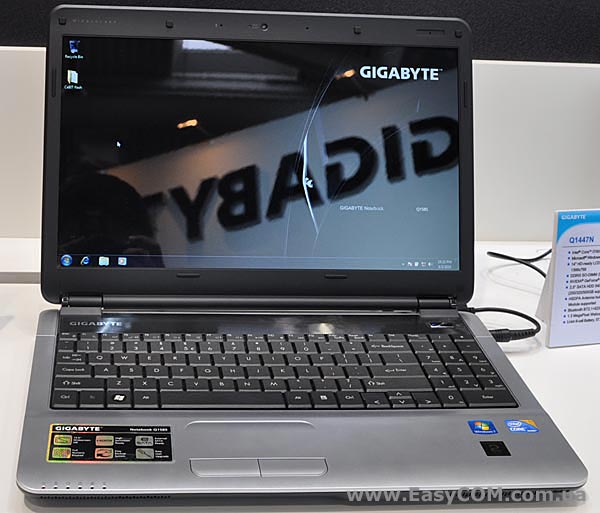 GIGABYTE Q1585N