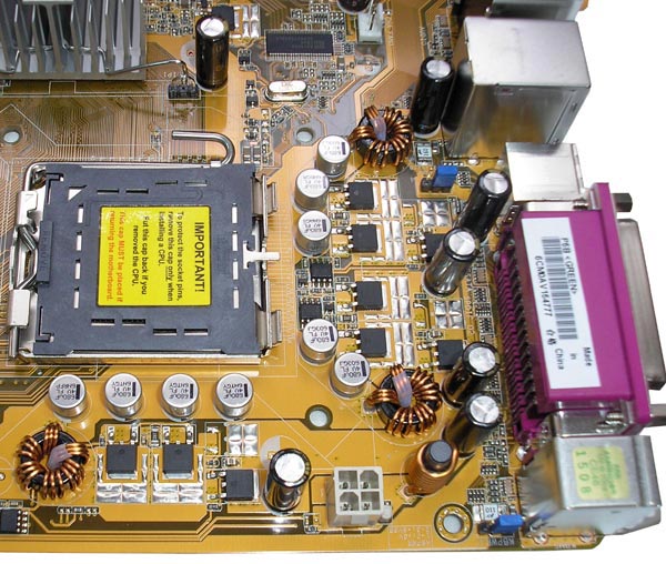 процессорный разъем и стабилизатор питания материнской платы ASUS P5B