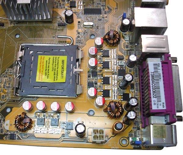процесорний роз’єм і стабілізатор живлення материнської плати ASUS P5B-E