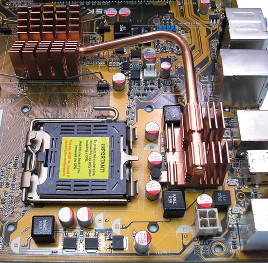 процесорний роз’єм і стабілізатор живлення материнської плати ASUS P5K