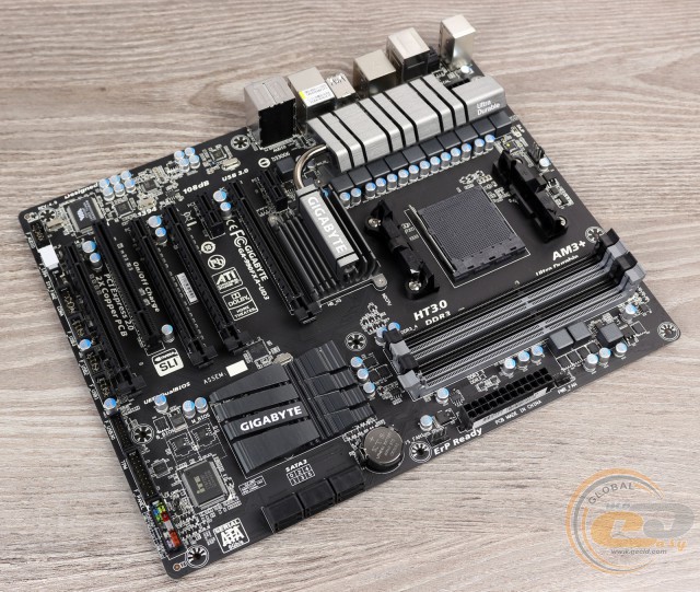 GIGABYTE GA-990FXA-UD3