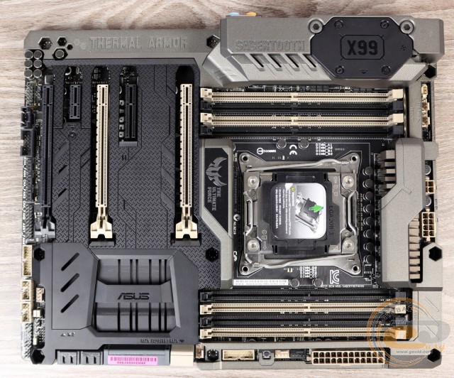 ASUS SABERTOOTH X99