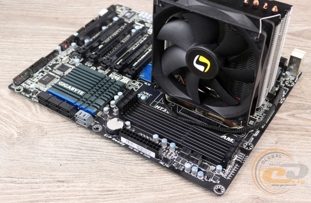 GIGABYTE GA-990FXA-UD5