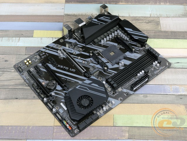 GIGABYTE X570 UD