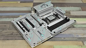 Огляд MSI B850 GAMING PLUS WIFI PZ: материнська плата Project Zero з роз'ємами на звороті