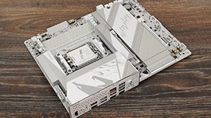 Огляд GIGABYTE X870 AORUS ELITE X3D ICE: білосніжна материнська плата з багатим функціоналом