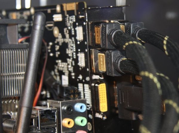 ZOTAC GeForce GTX 560 Ti Multiview