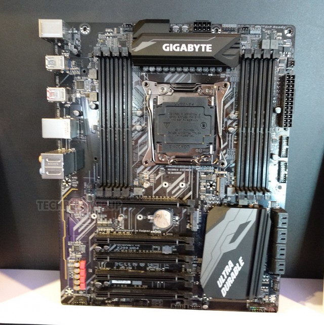 GIGABYTE X299-UD4