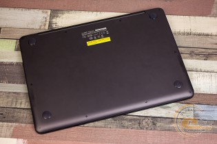 ASUS ZENBOOK UX305FA