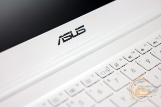 ASUS ZENBOOK UX305CA