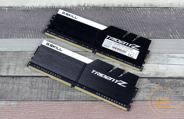 DDR4-3200 G.SKILL Trident Z F4-3200C15D-16GTZKW