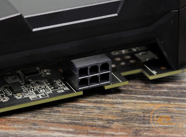 SAPPHIRE NITRO R7 370 4G D5